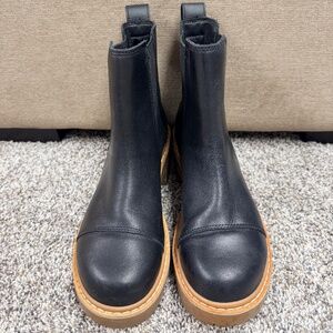 Brand New Sorel JOAN NOW™ Women's Chelsea Boot - Women's Black/Gum - size 8